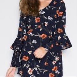 🆕 Lulus Navy Floral Dress